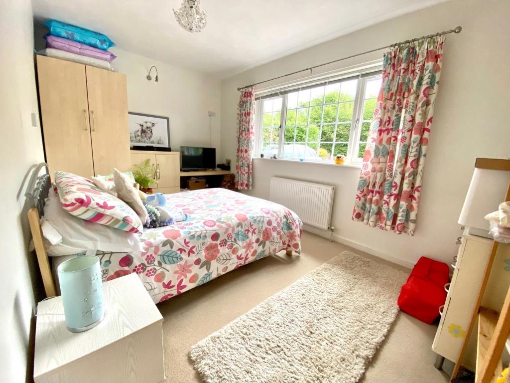 5 bedroom detached bungalow for sale in Uplowman Road, Tiverton, Devon