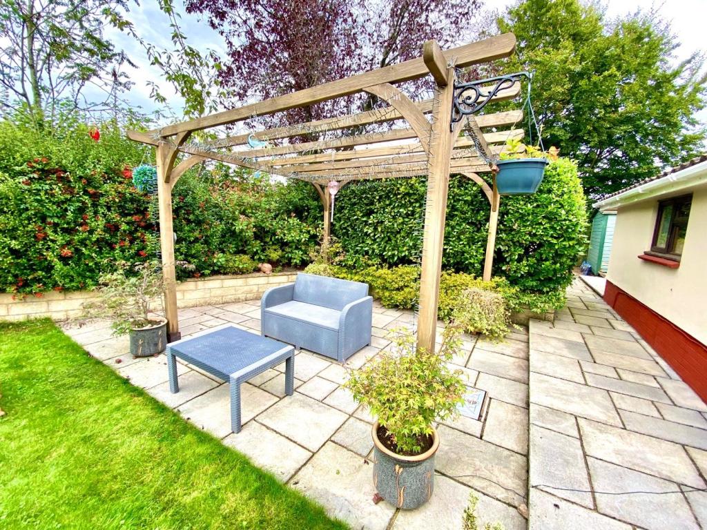 5 bedroom detached bungalow for sale in Uplowman Road, Tiverton, Devon