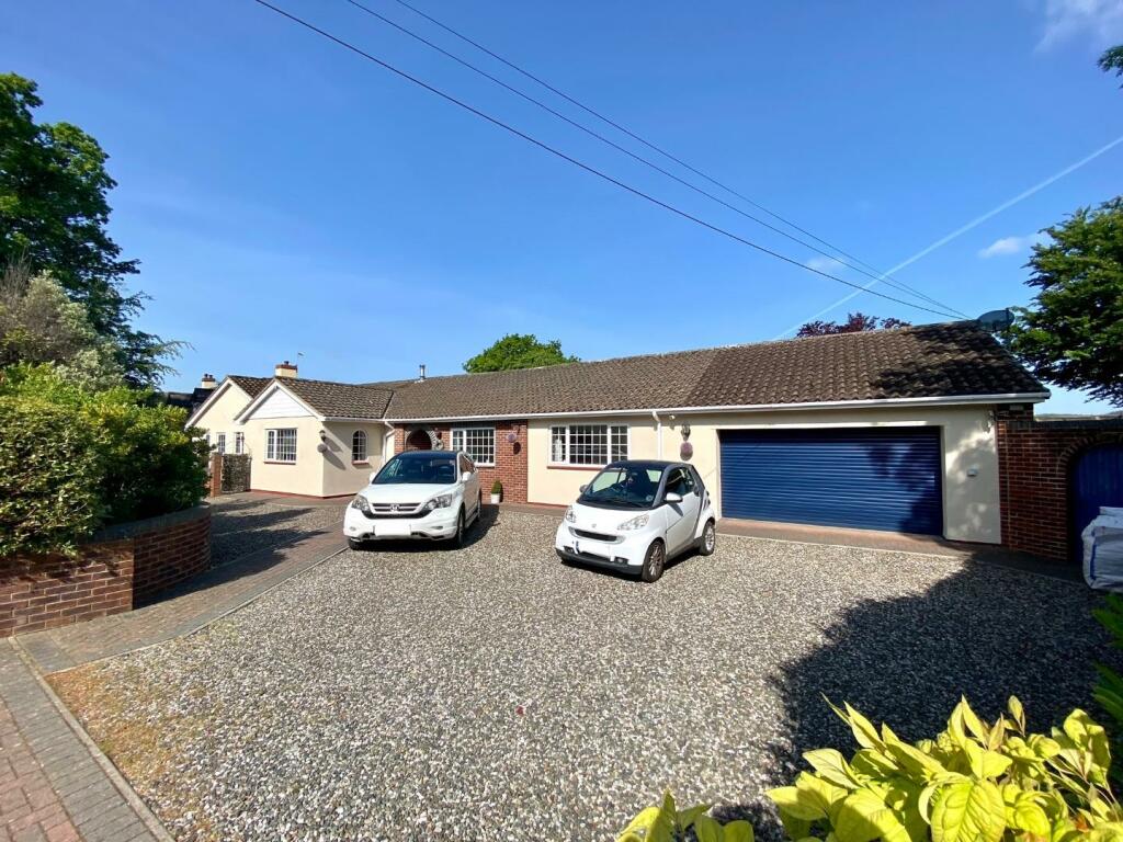 5 bedroom detached bungalow for sale in Uplowman Road, Tiverton, Devon