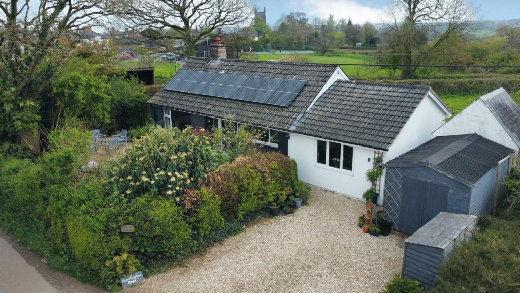 2 bedroom bungalow for sale in Rackenford Road, Witheridge, Tiverton, EX16