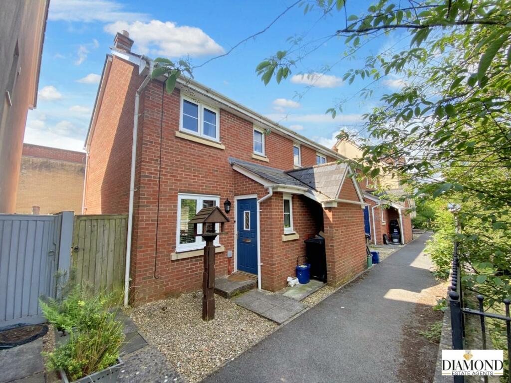 2 bedroom semidetached house for sale in Oakfields, Tiverton, EX16