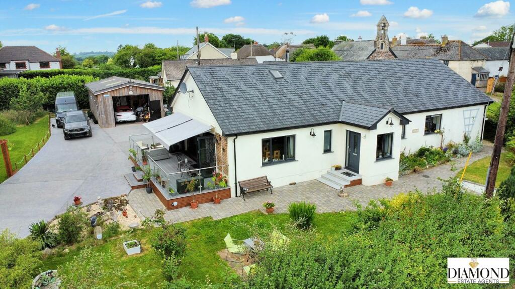3 bedroom detached bungalow for sale in Puddington, Tiverton, EX16