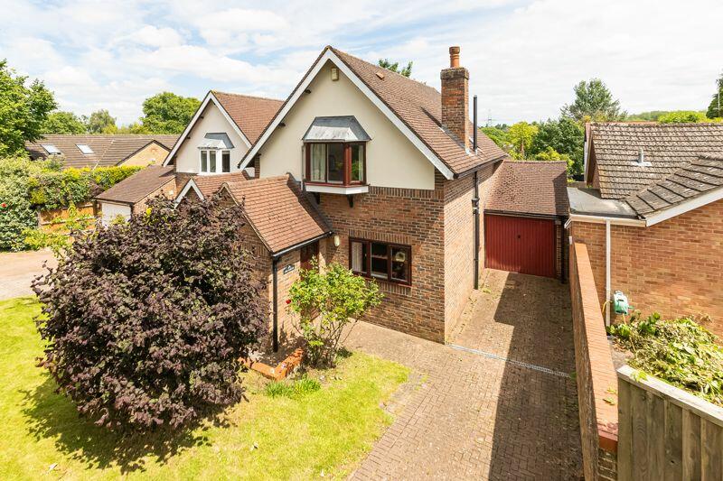 3 bedroom detached house for sale in Jackson Drive, Kennington, OX1