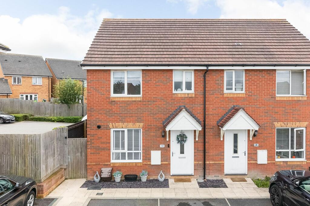 3 bedroom semidetached house for sale in Kestrel Way, Didcot, OX11
