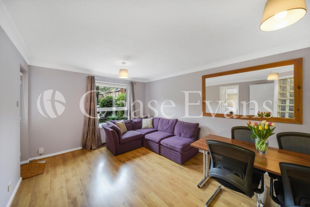 2 bedroom detached house for rent in Horseshoe Close, Docklands, London E14