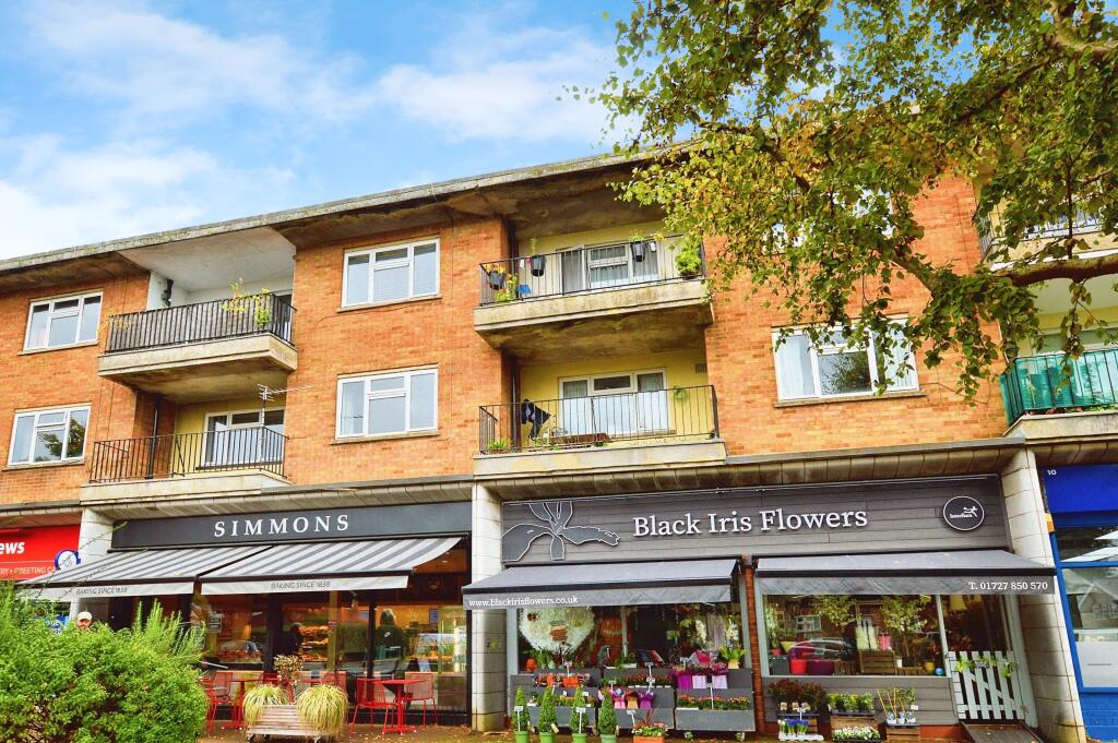 Main image of property: High Oaks, St Albans, AL3