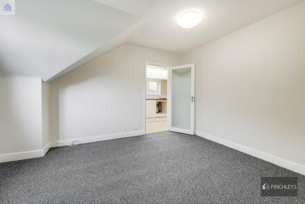 Flat to rent on Station Road, Finchley, N3