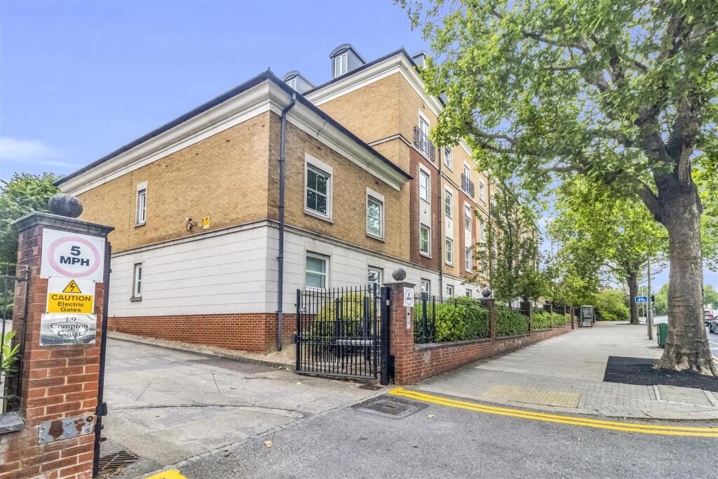 Main image of property: Solomons Court, 451 High Road, North Finchley, London
