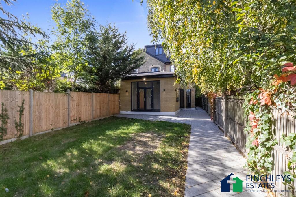 Main image of property: High Road, East Finchley, N2 9AB