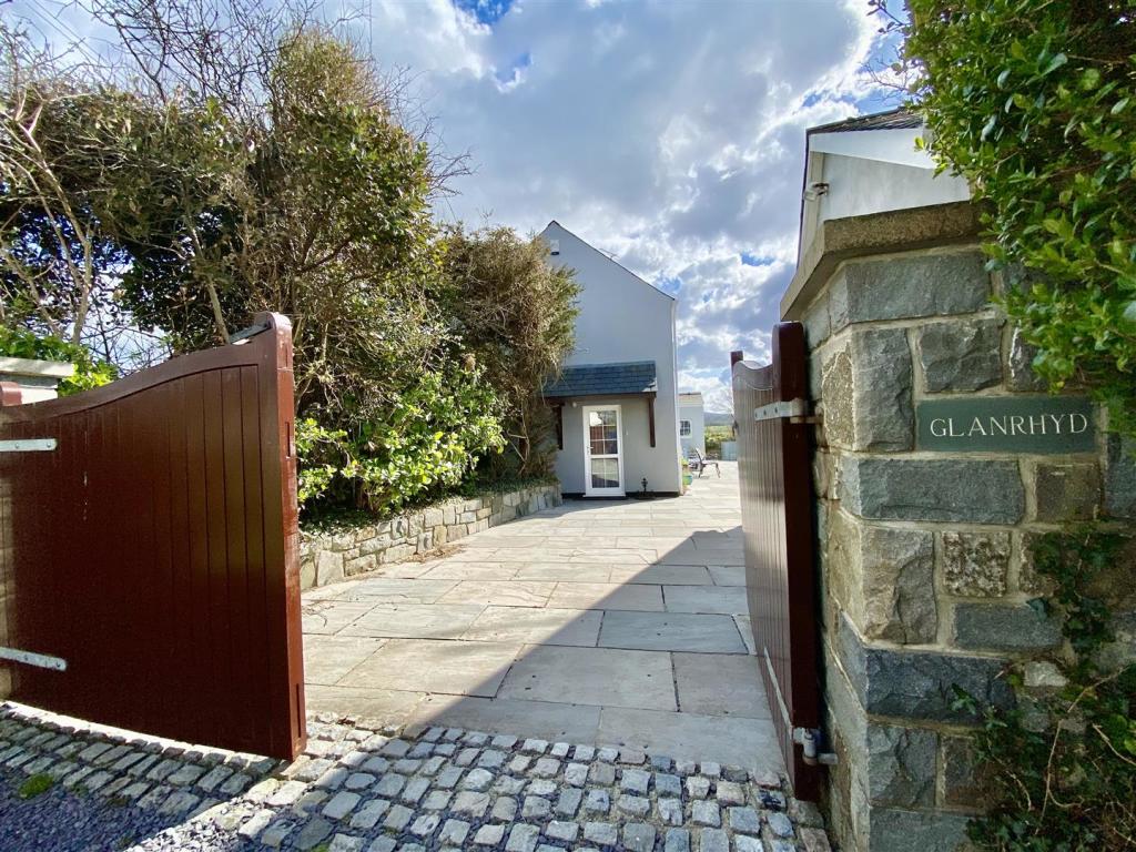 3 bedroom detached house for sale in Lon Cyttun, Morfa Nefyn, Pwllheli