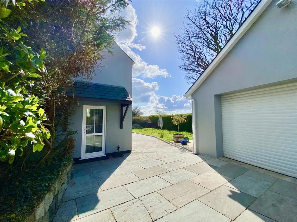 3 bedroom detached house for sale in Lon Cyttun, Morfa Nefyn, Pwllheli