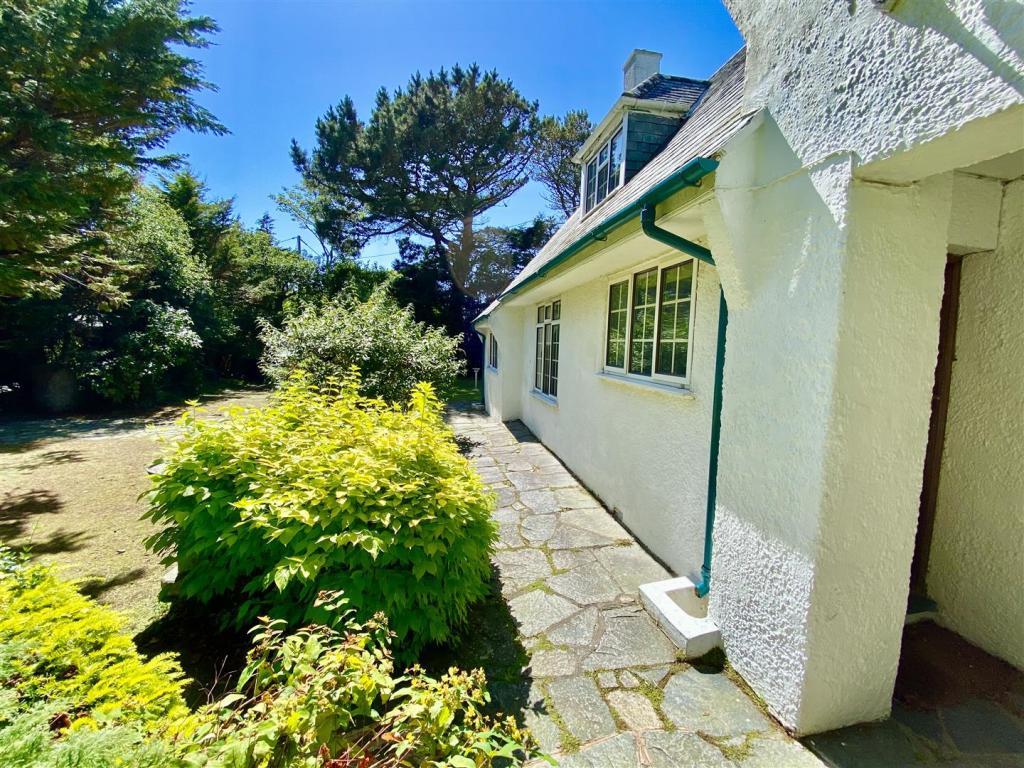 3 bedroom detached house for sale in Lon Bridin, Morfa Nefyn, LL53