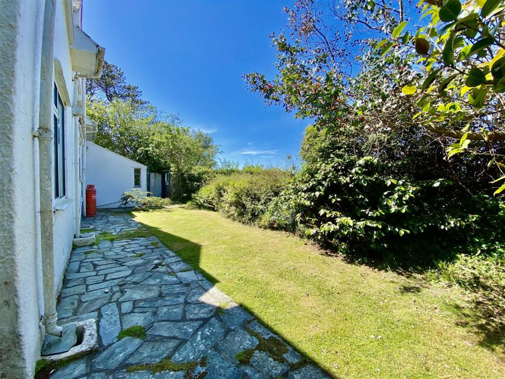 3 bedroom detached house for sale in Lon Bridin, Morfa Nefyn, LL53