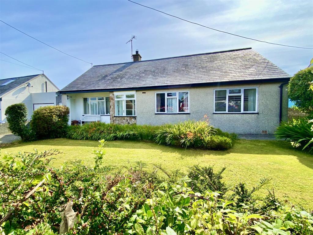 3 bedroom detached bungalow for sale in Lon Yr Eglwys, Morfa Nefyn