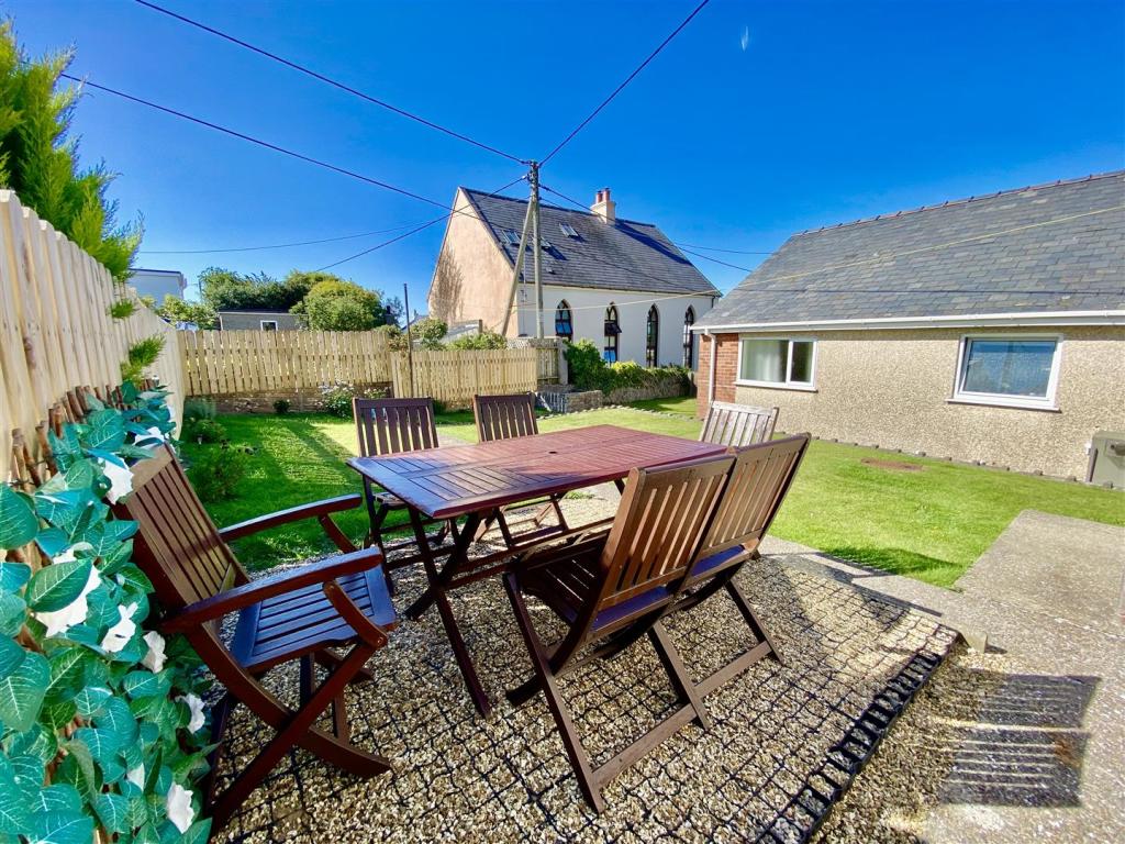 3 bedroom detached bungalow for sale in Barcyttun Estate, Morfa Nefyn, LL53