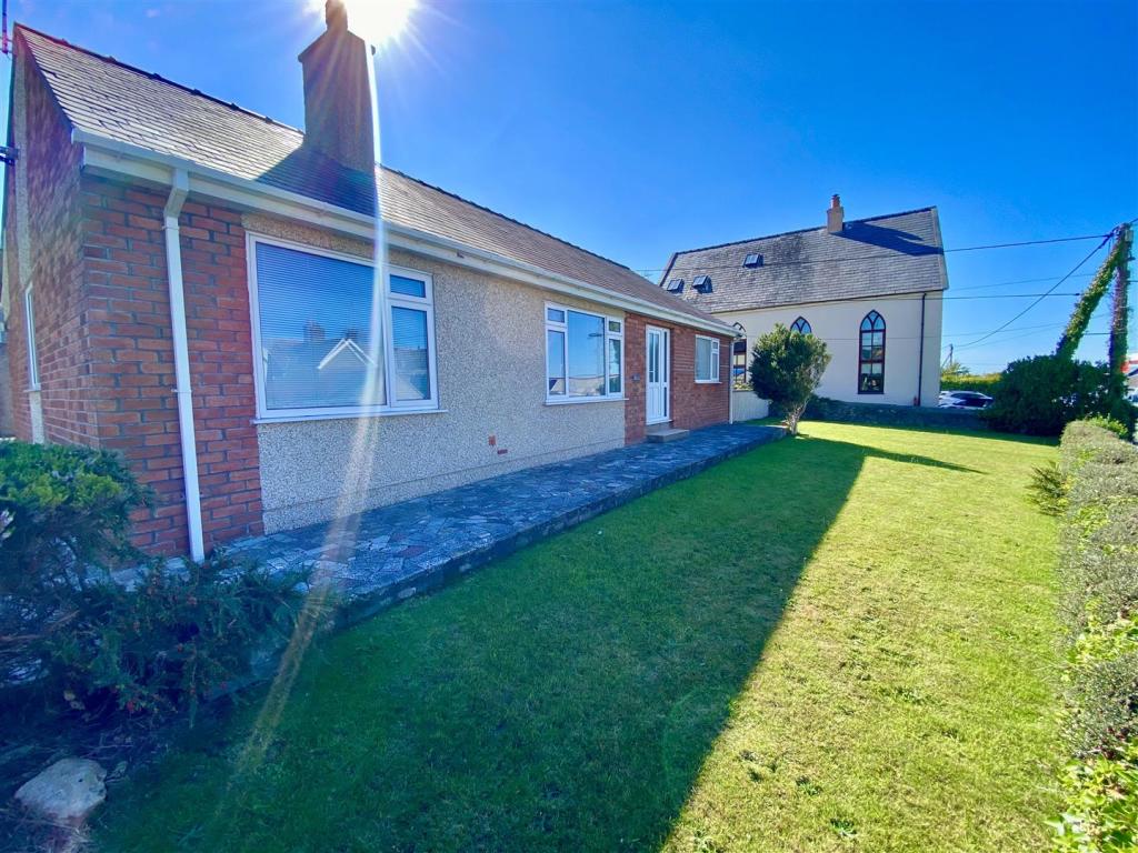 3 bedroom detached bungalow for sale in Barcyttun Estate, Morfa Nefyn, LL53
