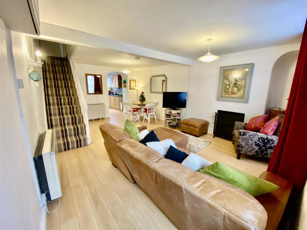 2 bedroom terraced house for sale in Stryd Y Ffynnon, Nefyn, LL53