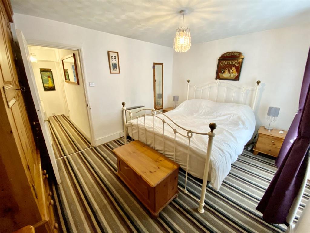 2 bedroom terraced house for sale in Stryd Y Ffynnon, Nefyn, LL53