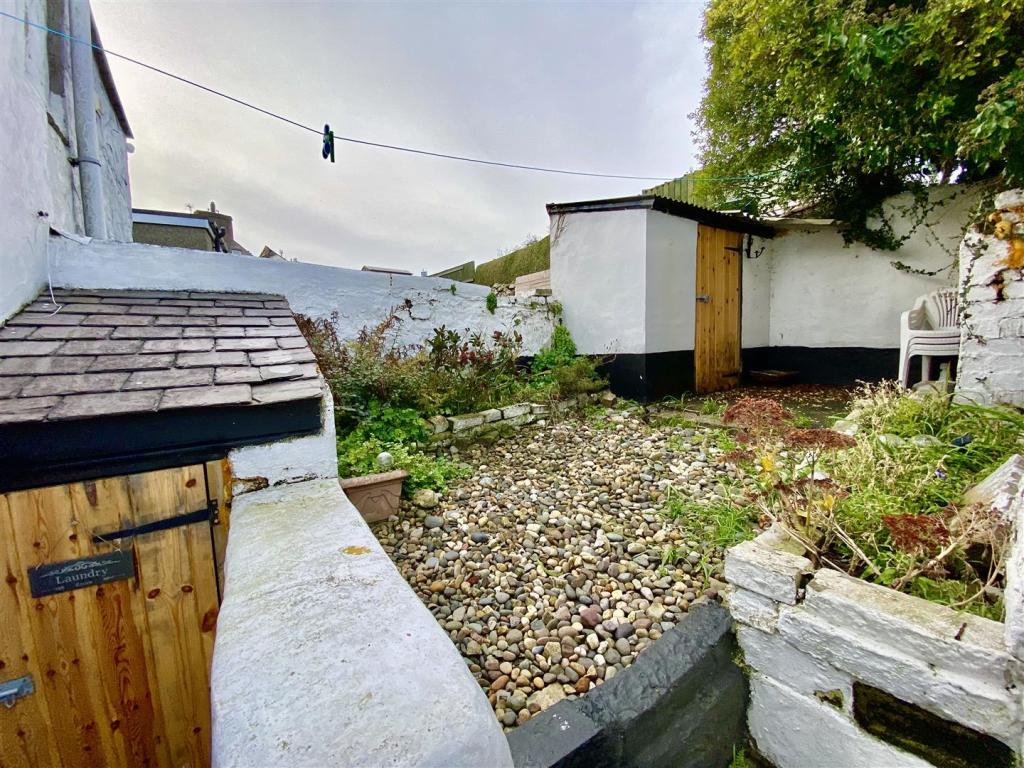 2 bedroom terraced house for sale in Stryd Y Ffynnon, Nefyn, LL53