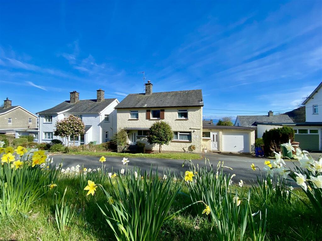 3 bedroom detached house for sale in Beach Road, Llanbedrog, Pwllheli, LL53