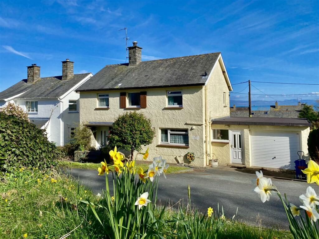 3 bedroom detached house for sale in Beach Road, Llanbedrog, Pwllheli, LL53