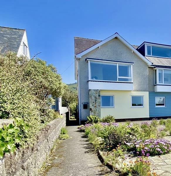 3 bedroom semidetached house for sale in Rhodfa'r Mor, Nefyn, LL53
