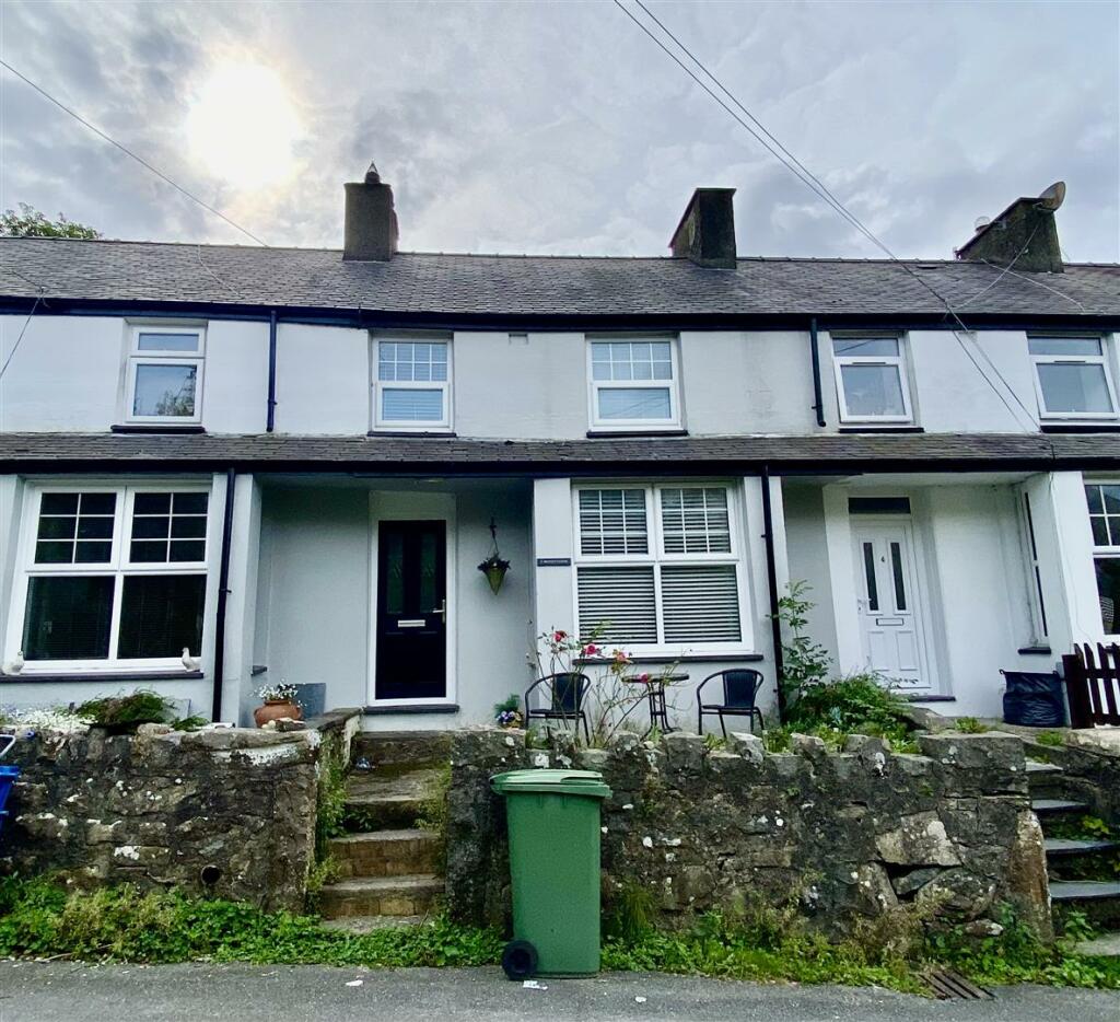 2 bedroom terraced house for sale in Llanaelhaearn, Caernarfon, LL54
