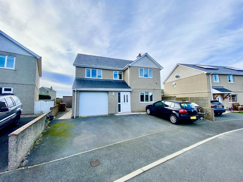 3 bedroom detached house for sale in Ffordd Gwenllian, Nefyn, Pwllheli