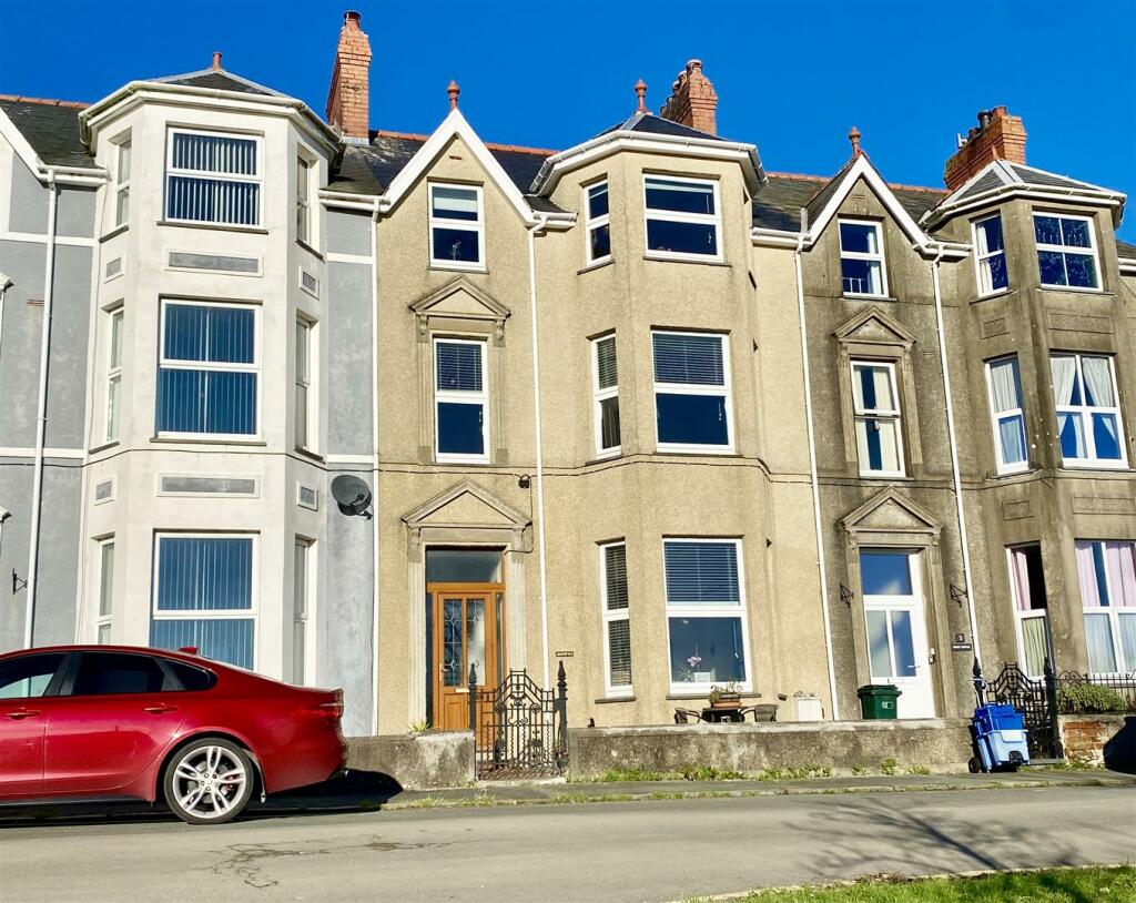 Main image of property: Y Maes, Criccieth