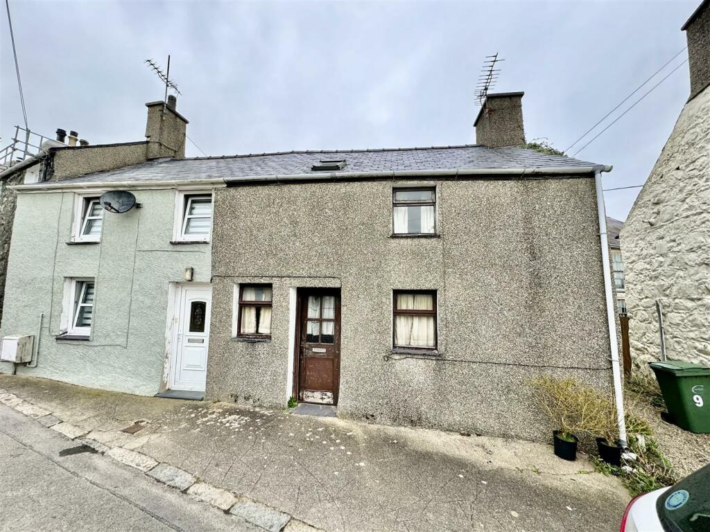 2 bedroom end of terrace house for sale in School Terrace, Abererch
