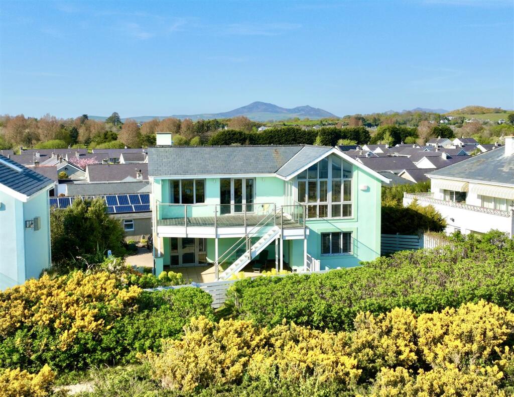 Main image of property: 12 Innes Estate, Pwllheli
