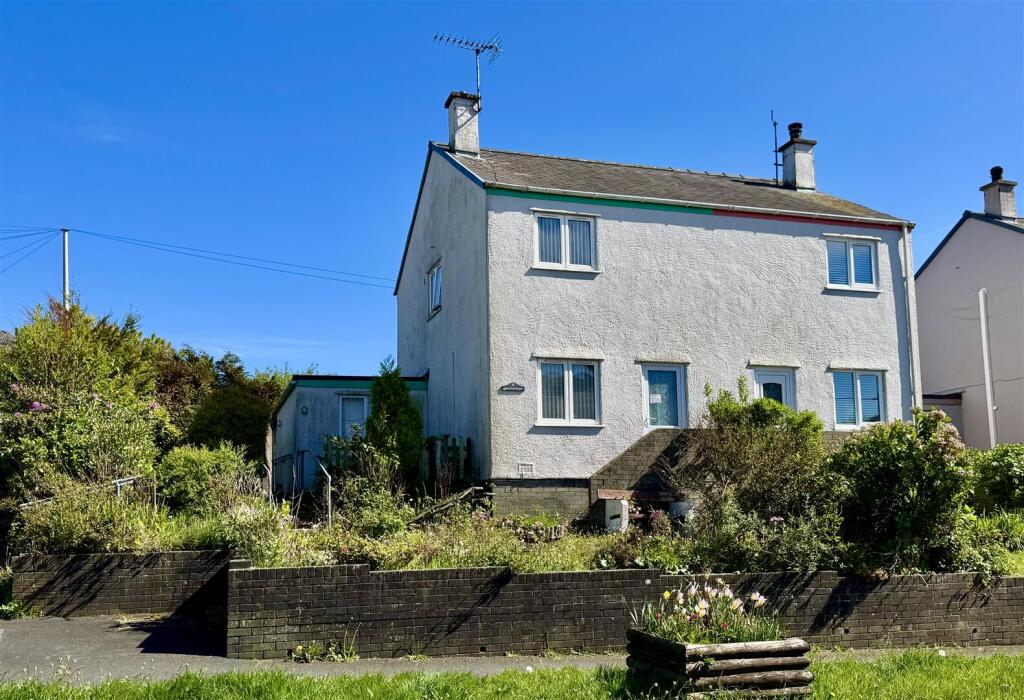 Main image of property: Stad Llwynaethnen, Trefor, Caernarfon