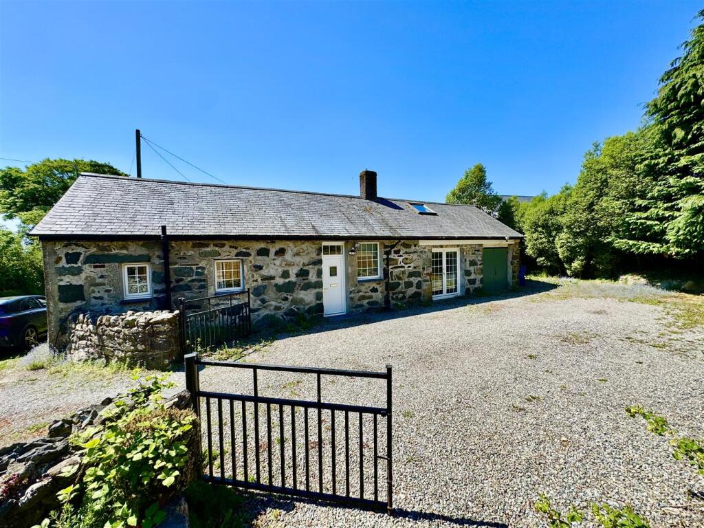 Main image of property: Criccieth