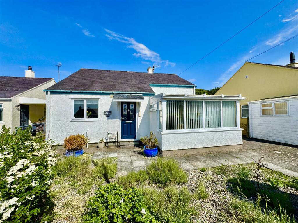 Main image of property: Stad Llwynaethnen, Trefor