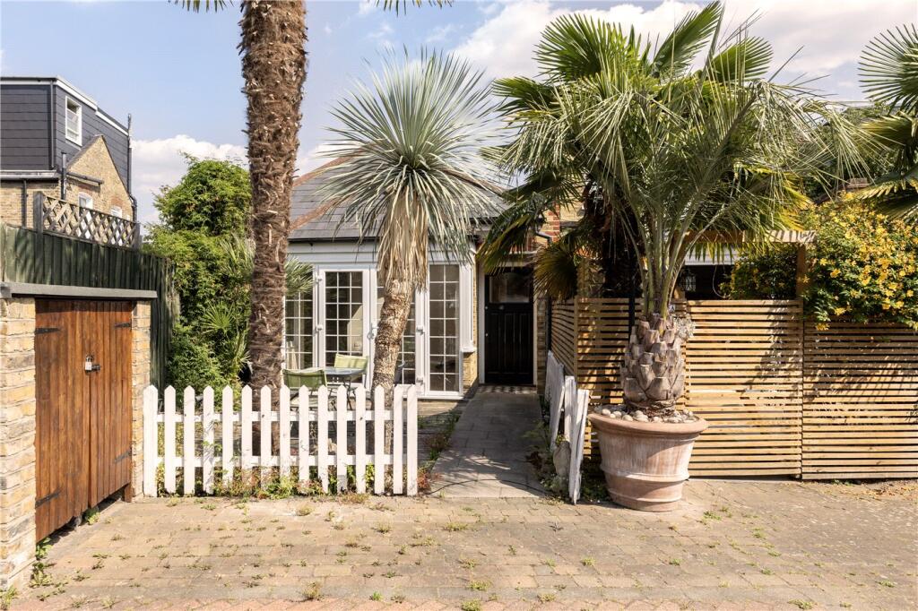Main image of property: Balvernie Grove, London, SW18