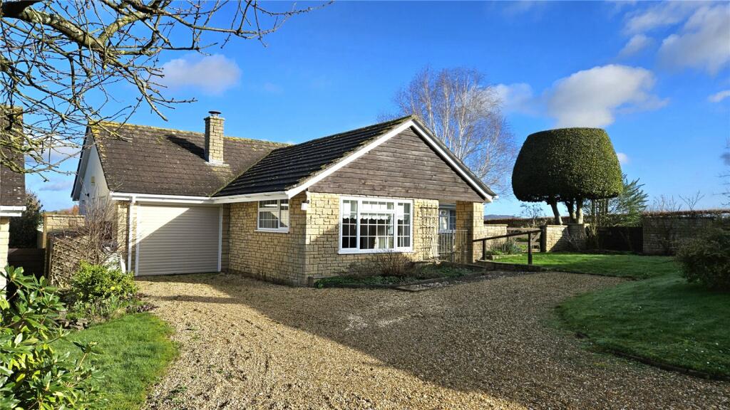 3 bedroom bungalow for sale in Burges Close, Marnhull, Sturminster