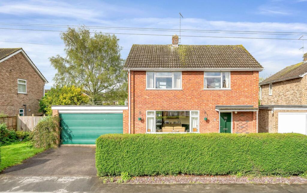 4 bedroom detached house for sale in Pinewood Close, Bourne, PE10