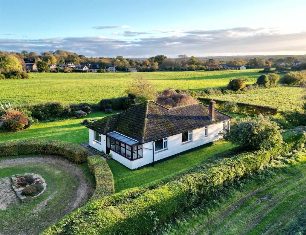 3 bedroom detached house for sale in Whiteparish, Salisbury, Wiltshire, SP5