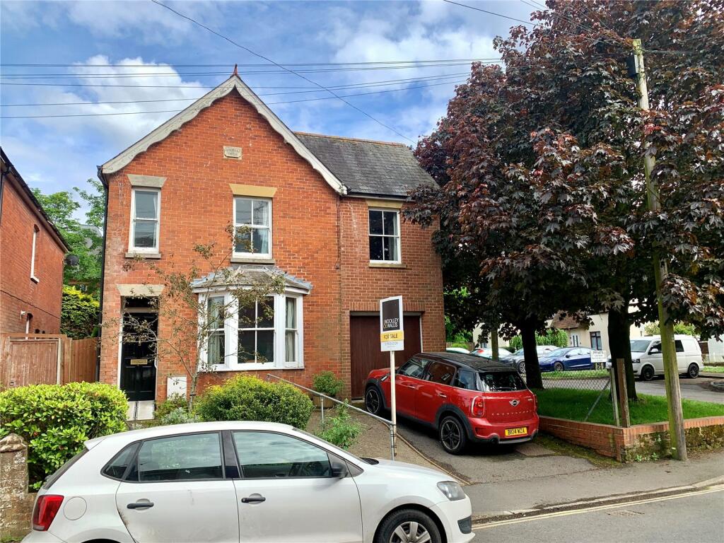 4 bedroom detached house for sale in Greatbridge Road, Romsey