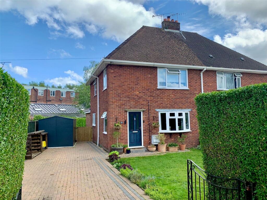 3 bedroom semidetached house for sale in Mountbatten Avenue, Romsey