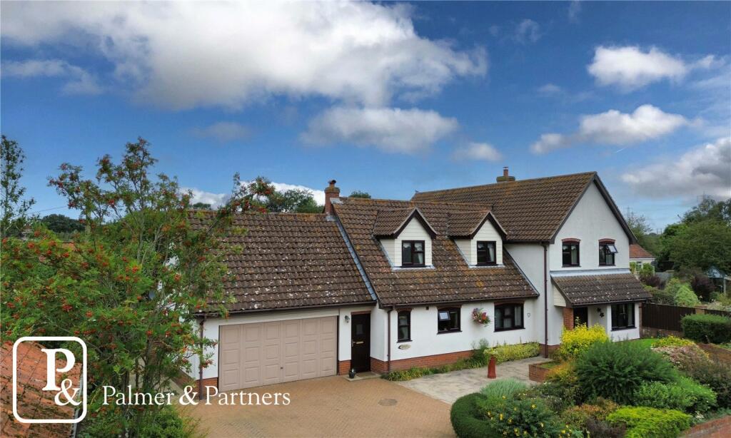 5 bedroom detached house for sale in Post Office Road, Knodishall