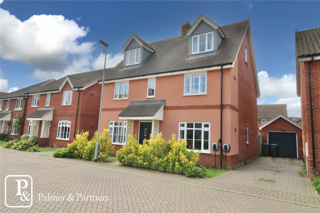 5 bedroom detached house for sale in Montagu Drive, Saxmundham, Suffolk