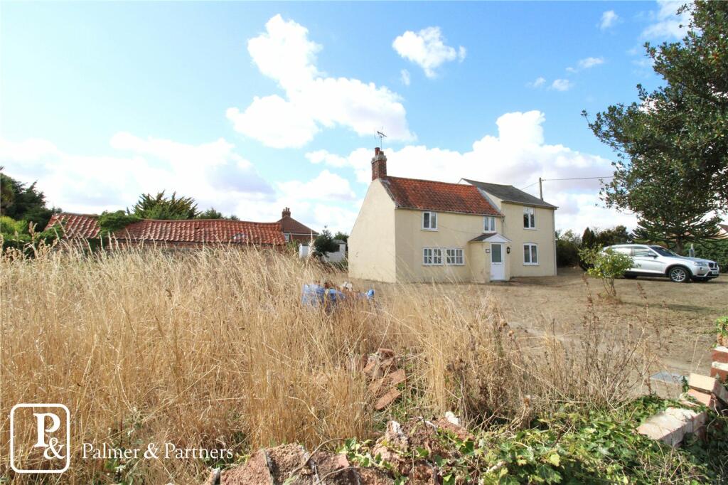 3 bedroom detached house for sale in Mill Hill, Aldringham, Suffolk, IP16
