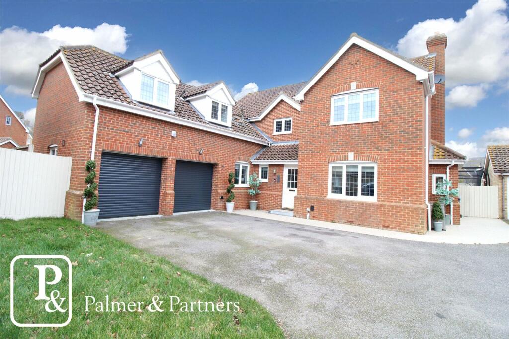 5 bedroom detached house for sale in Ashton Close, Rendlesham