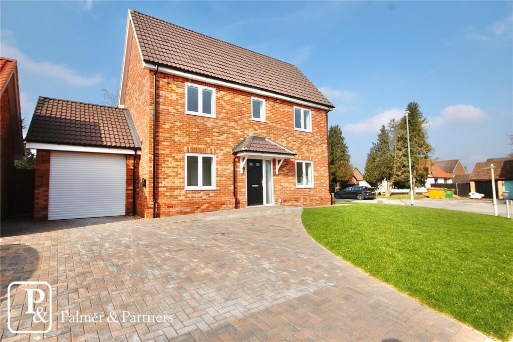 4 bedroom detached house for sale in Clovelly Close, Rushmere St