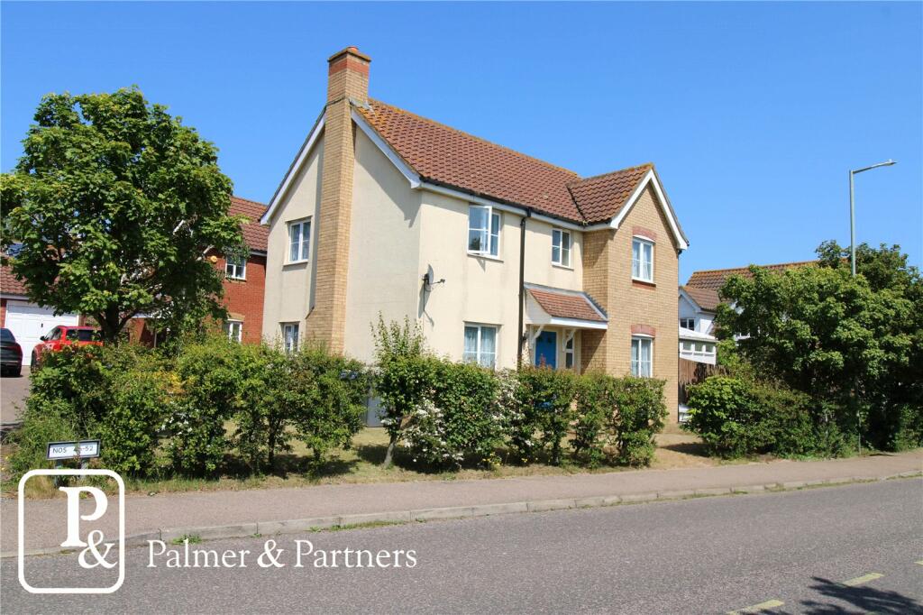 4 bedroom detached house for sale in Brook Farm Road, Saxmundham