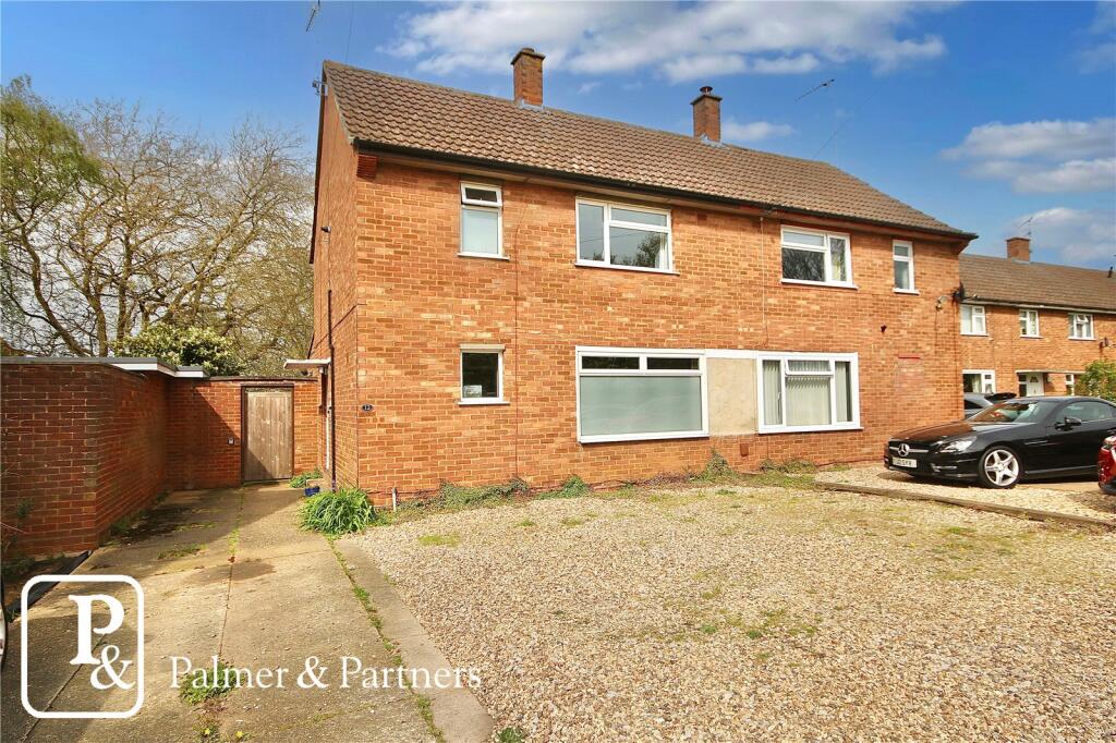 3 bedroom semi-detached house for sale in Birkfield Close, Ipswich, Suffolk, IP2