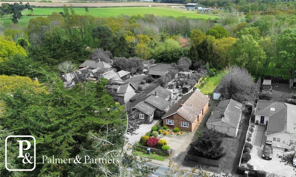 3 bedroom bungalow for sale in Aldeburgh Road, Aldringham, Leiston