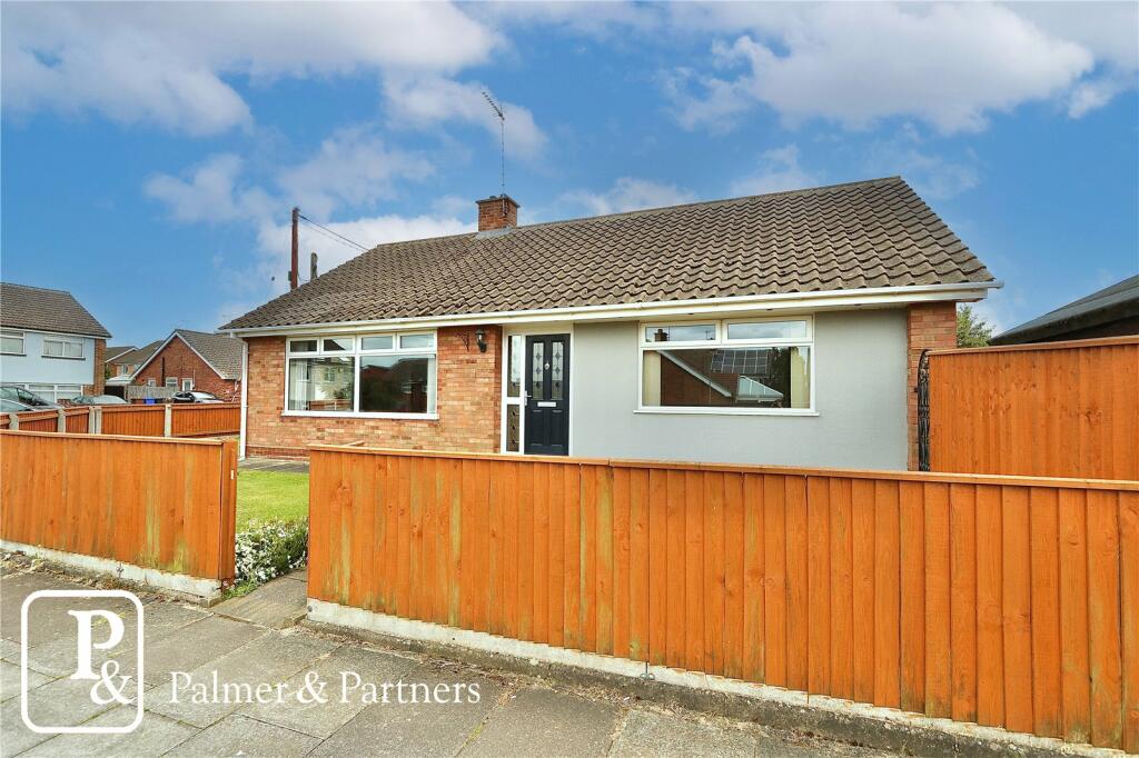 2 bedroom bungalow for sale in Diamond Close, Ipswich, Suffolk, IP1