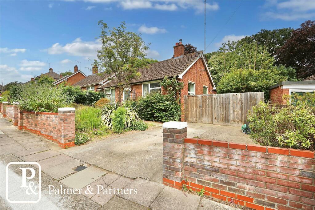 2 bedroom bungalow for sale in Tuddenham Avenue, Ipswich, Suffolk, IP4
